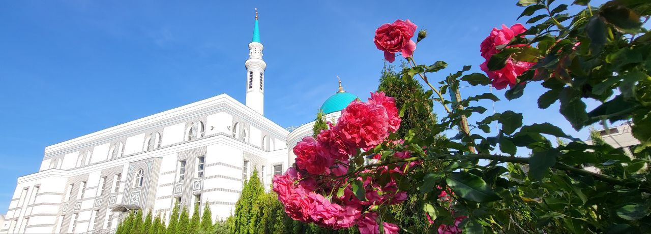 "Ярдәм" мәчете ишегалдында көзге кояш