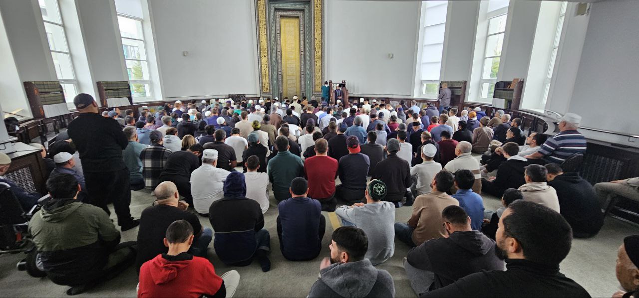 Ә мәчет эчендә җылы.