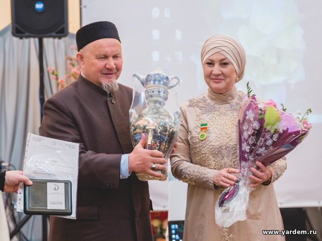 Мәликә ханым Гыйльметдинова ТҖ МДНнең 25 еллыгына багышланган медаль белән бүләкләнде