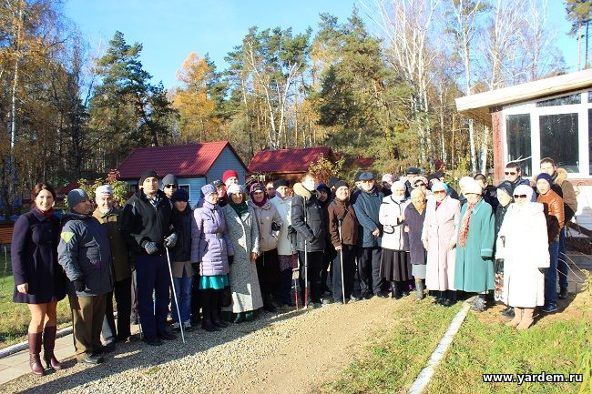 «Ярдәм» мәчетендәге күрмәүче мөселманнар татар теленә теләктәшлек йөзеннән, «Туган тел» җырын башкардылар